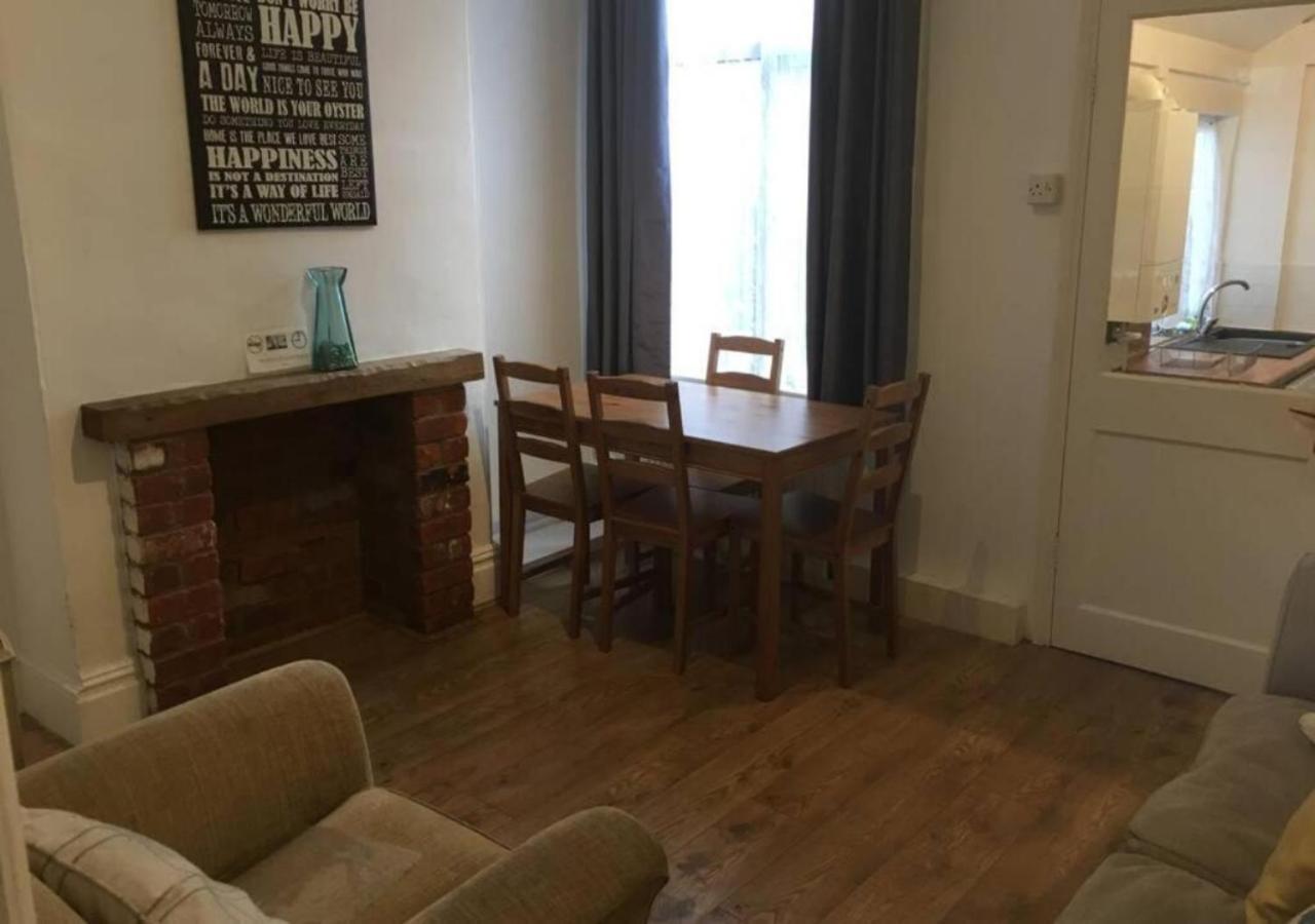 4 Bedroom House For Corporate Stays In Kettering Esterno foto